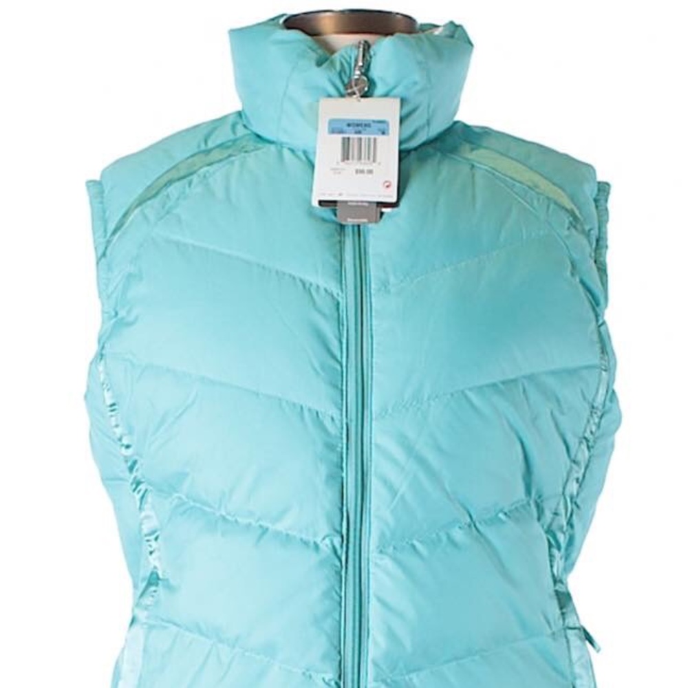 New with tags Powder blue nike puffer vest